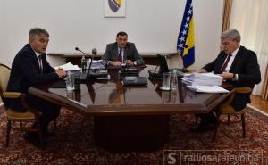 Analitičari tvrde: BiH će morati da bira